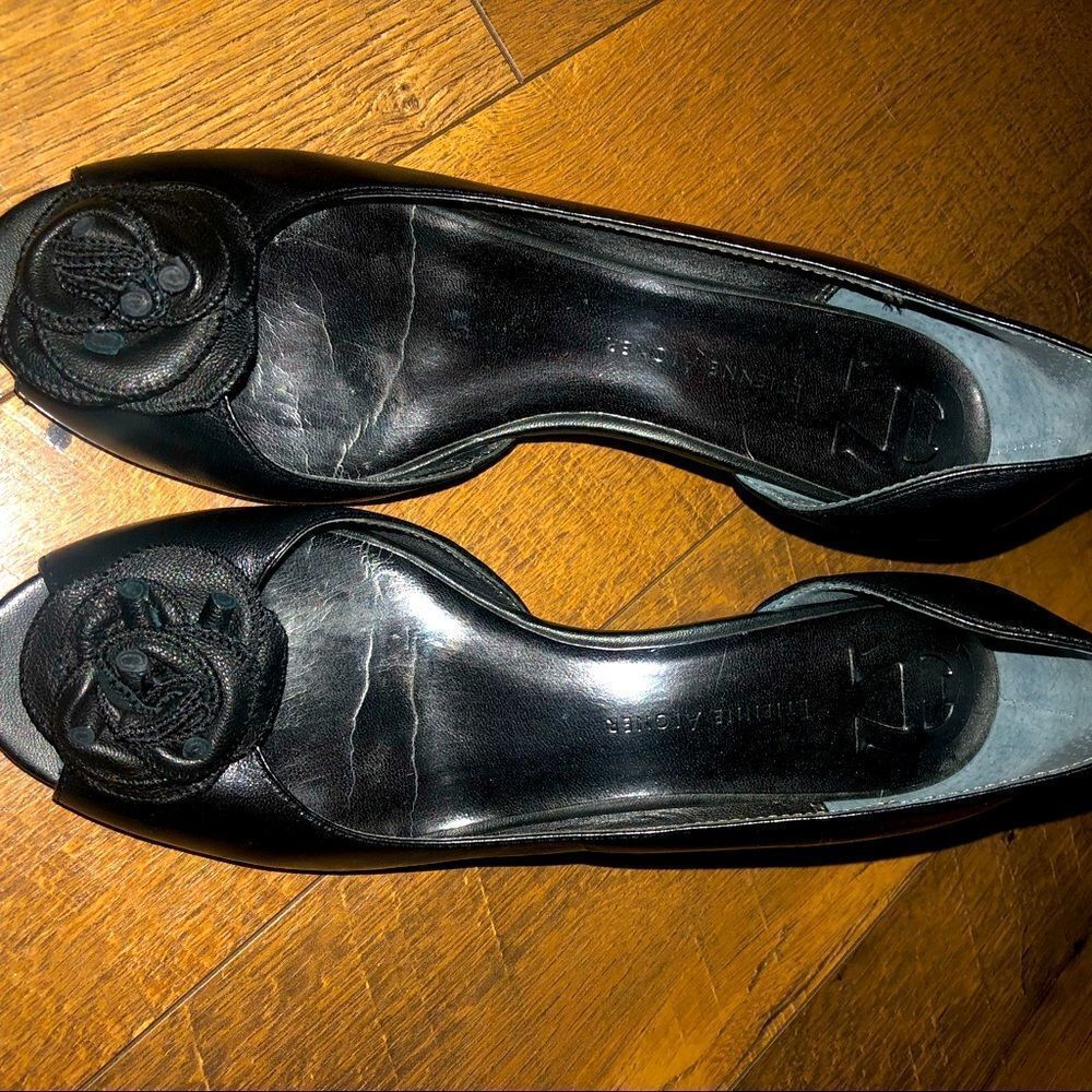 Etienne Agnier shoe with flower on the front